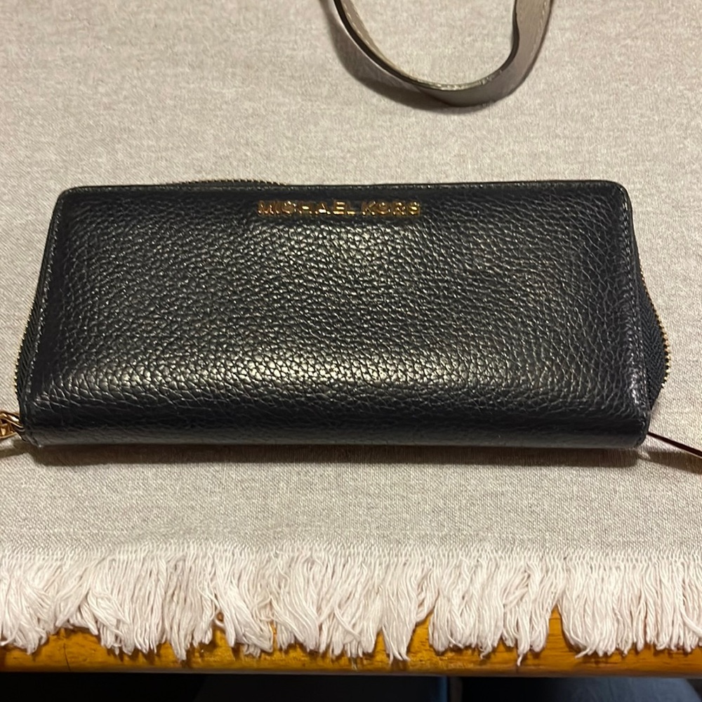 Michael kors wallet!!